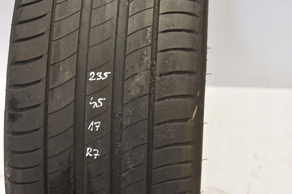 MICHELIN PRIMACY 3 SUMMER TIRE 235/45/17 R17 Product image