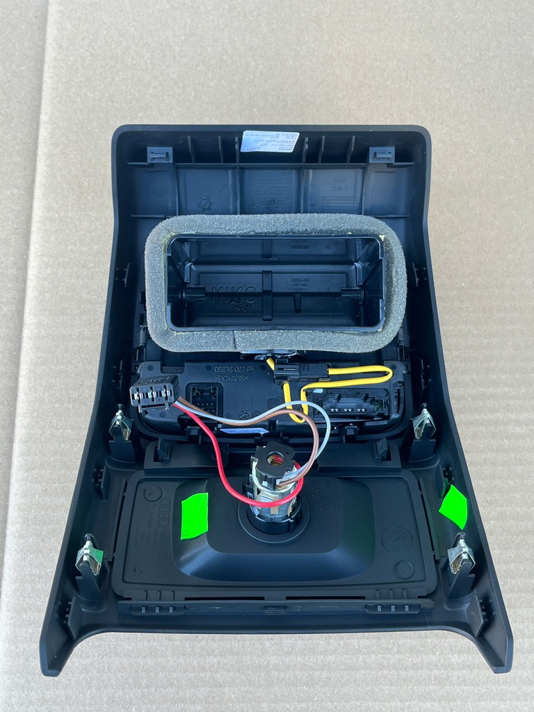 Κεντρική κάλυψη σήραγγας Audi A4 B9 Lift 8W0864376 / 8W0819203B Product image