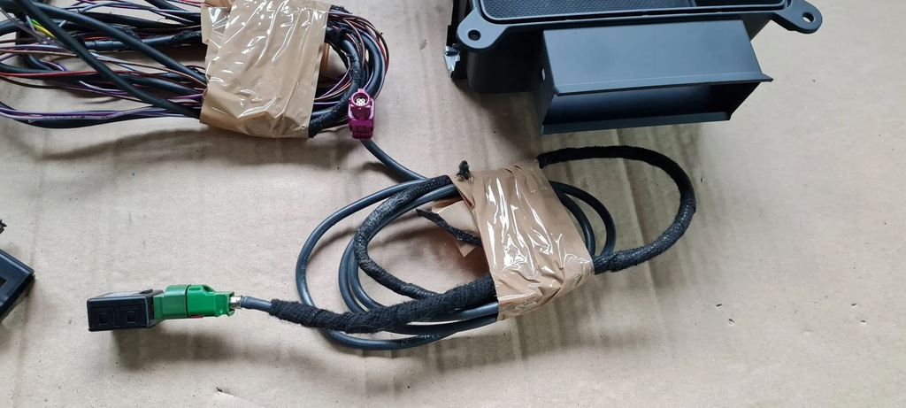 A5 ΦΟΡΤΙΣΤΗΣ 8W ΘΥΡΑ USB ΤΟΠΟΘΕΤΗΣΗ ΚΑΛΩΔΙΩΝ 8W0035708A A4 B9 8W Product image