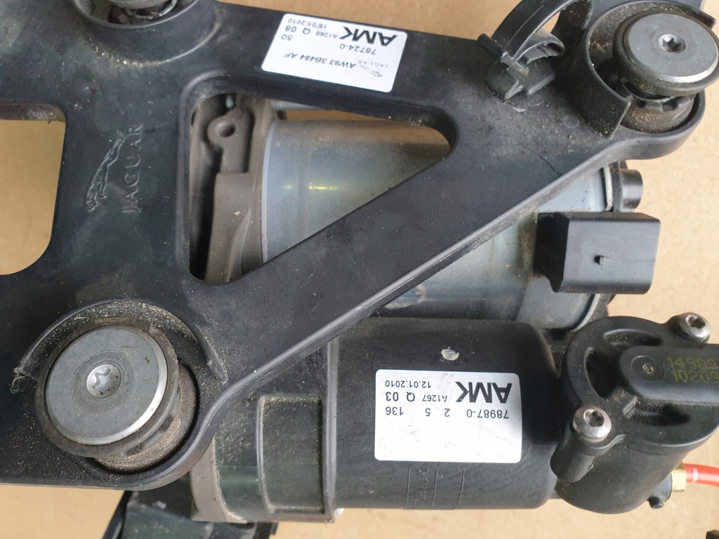 ΣΥΜΠΙΕΣΤΗΣ ΑΝΑΡΤΗΣΗΣ JAGUAR XJ AW933B484AF Product image