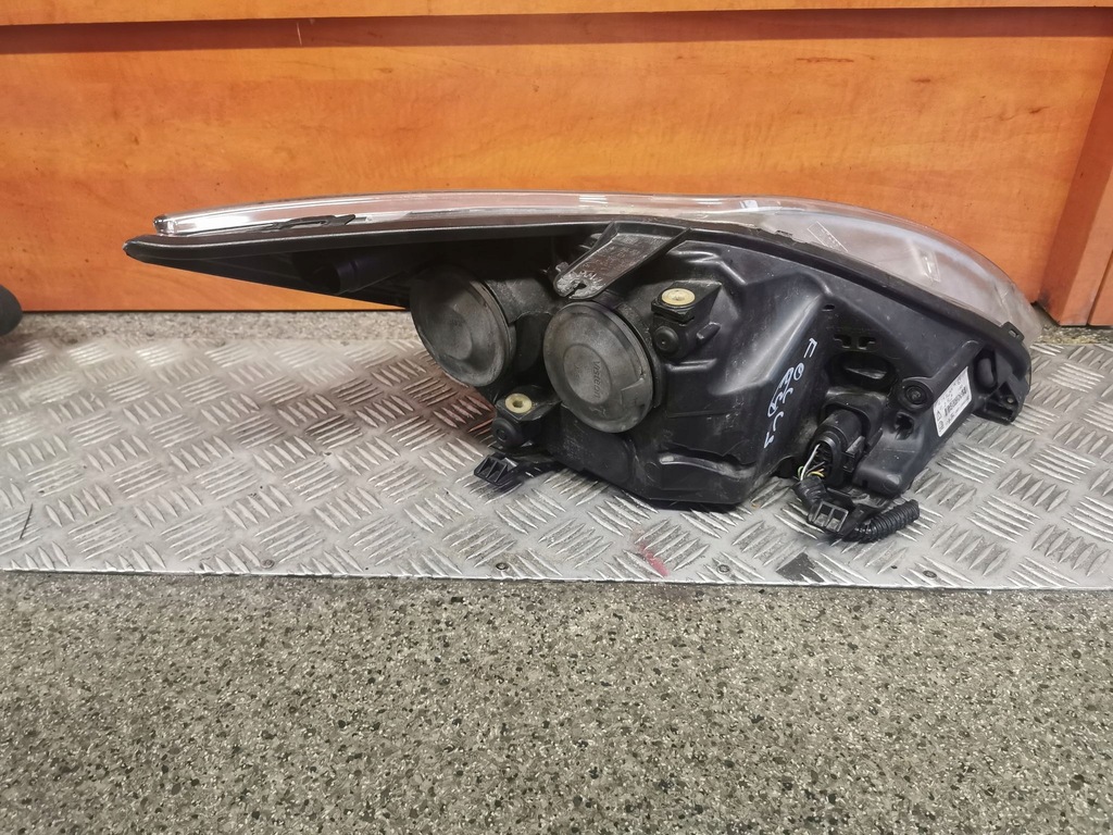 ΛΑΜΠΑ FOCUS MK2 ΜΠΡΟΣΤΑ ΑΡΙΣΤΕΡΑ UK 8M51-13W030-BD Product image