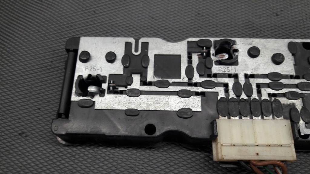 171945256Ένα ένθετο πίσω φανού VW Golf I δεξιά Hella Product image
