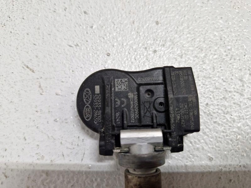 ΑΙΣΘΗΤΗΡΑΣ ΠΙΕΣΗΣ ΕΛΑΣΤΙΚΩΝ KIA CEED II 2 SORENTO II HYUNDAI I30 II TPMS Product image