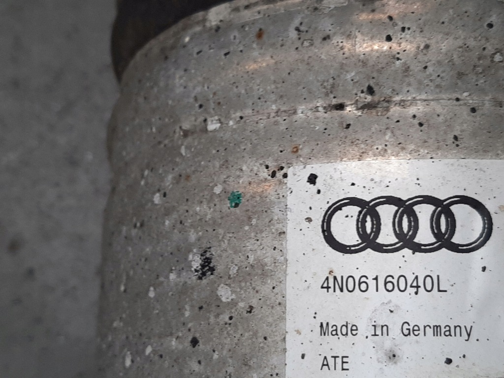 Audi A8 S8 D5 Amortyzator Poduszka Prawa Miech 4N0616040L 4M0413038 Product image