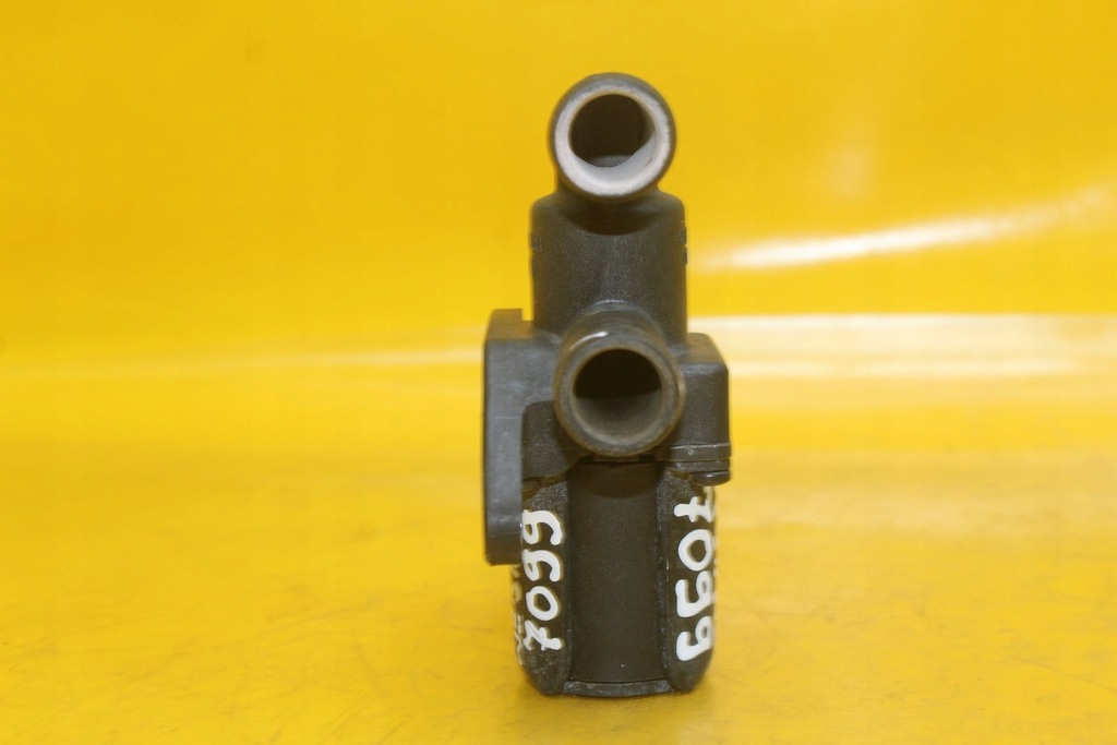 Elektrozdór Audi Q7 4L VW Touareg 1T0820036C Valve Heater Valve Product image