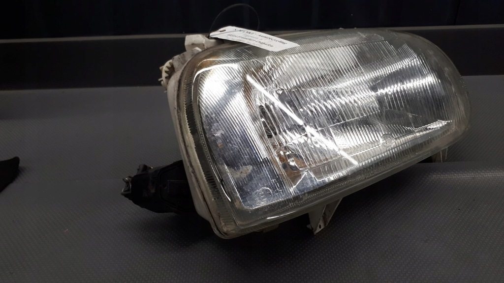 138862-00 Δεξιά προβολέας VW Golf III Hella Product image
