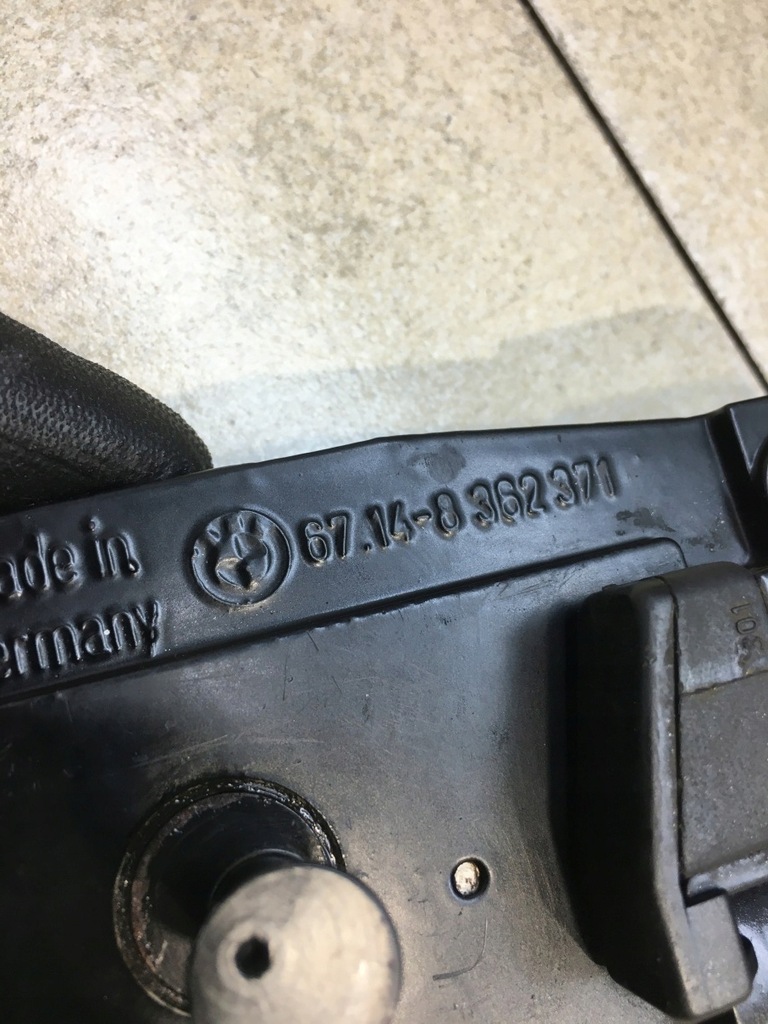 ΚΛΕΙΔΑΡΙΑ ΚΑΠΑΚΙ ΚΑΤΩ E39 FL COMBI 8362371 Product image