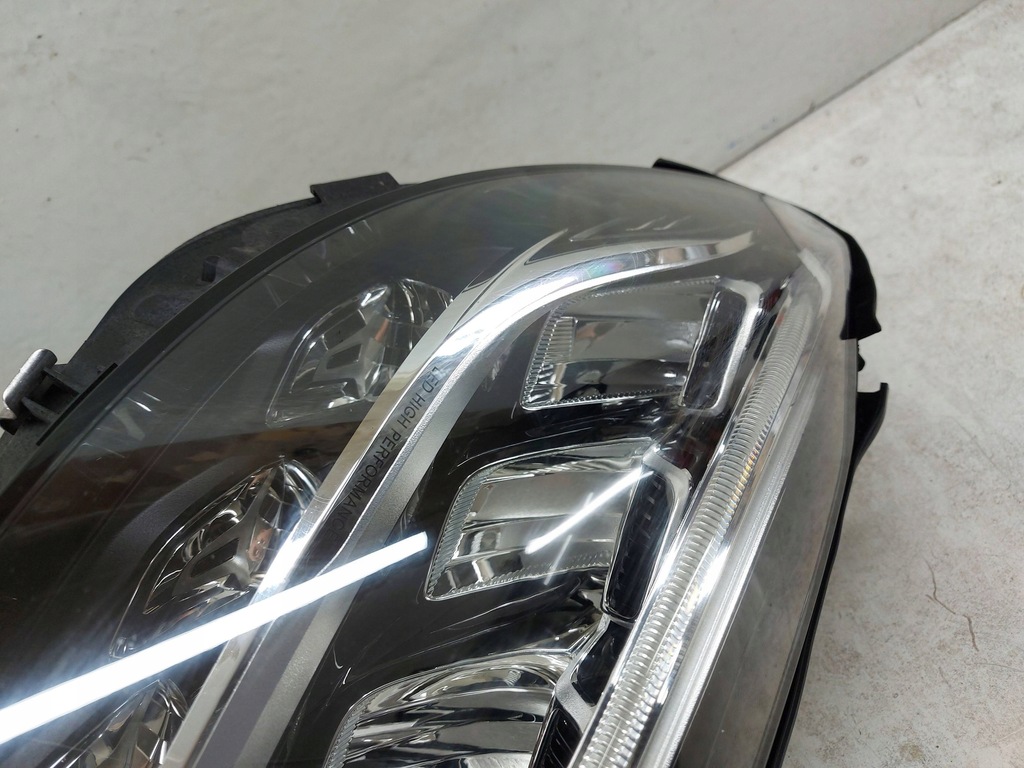 Mercedes-Benz C Class 205 W205 Ανυψώστε το δεξί μπροστινό φανό προβολέα Product image
