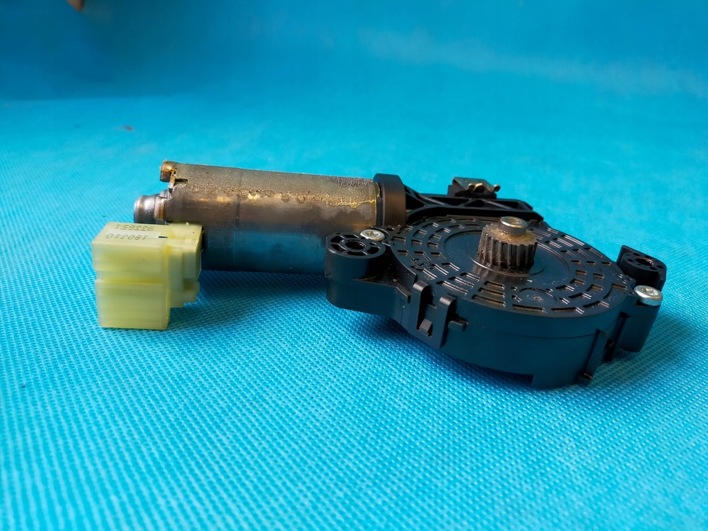 SKODA SUPERB 3 III FL 2.0FSI 200KW 2020R SUNROOF MOTOR 3G9877795F Product image