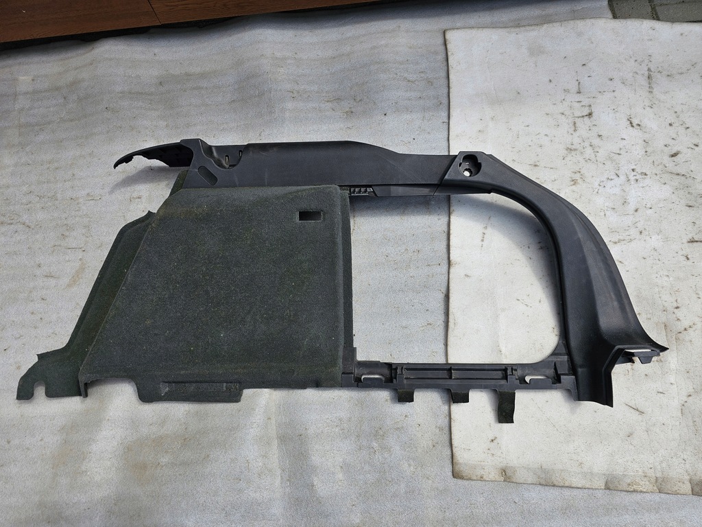AUDI A4 B8 COMBI ΤΑΠΙΣΤΡΙΑ ΠΛΕΥΡΑ ΚΟΡΜΟΥ, ΔΕΞΙΑ 8K9863880 Product image