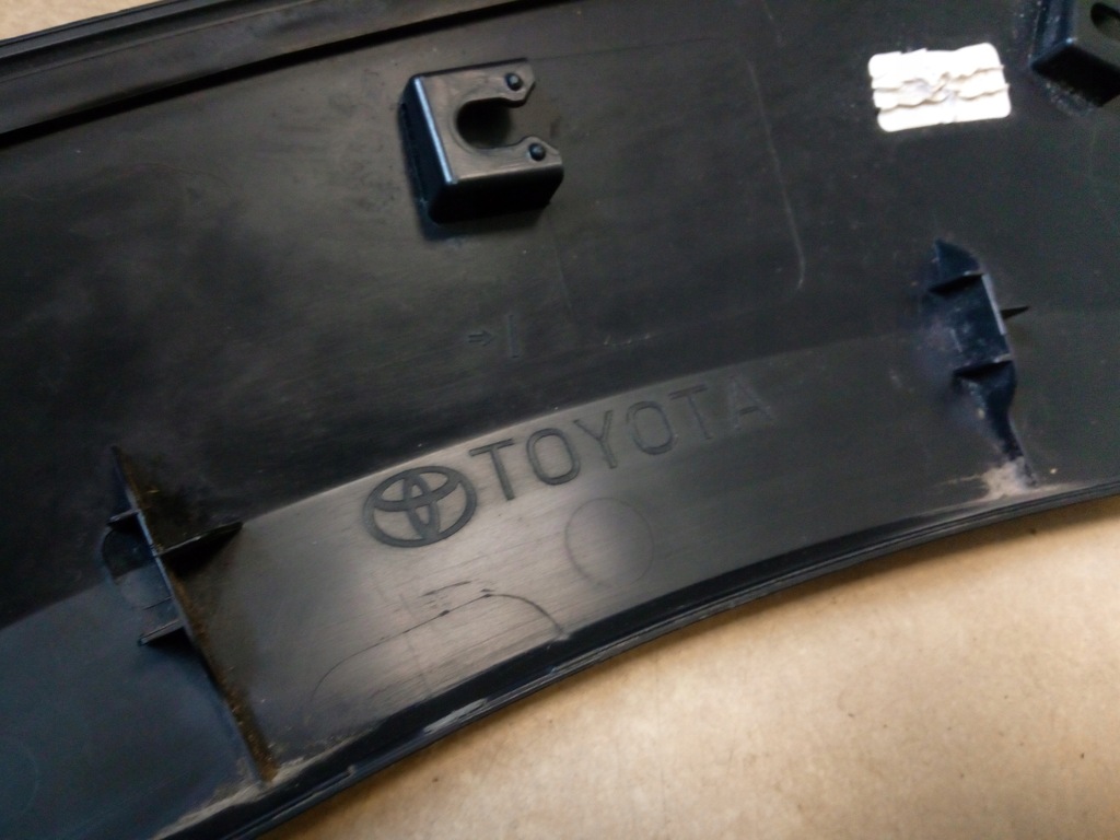 Toyota Aygo X '20 Fender Rows Right 75651-0H010 75605-0H020 Original* Product image
