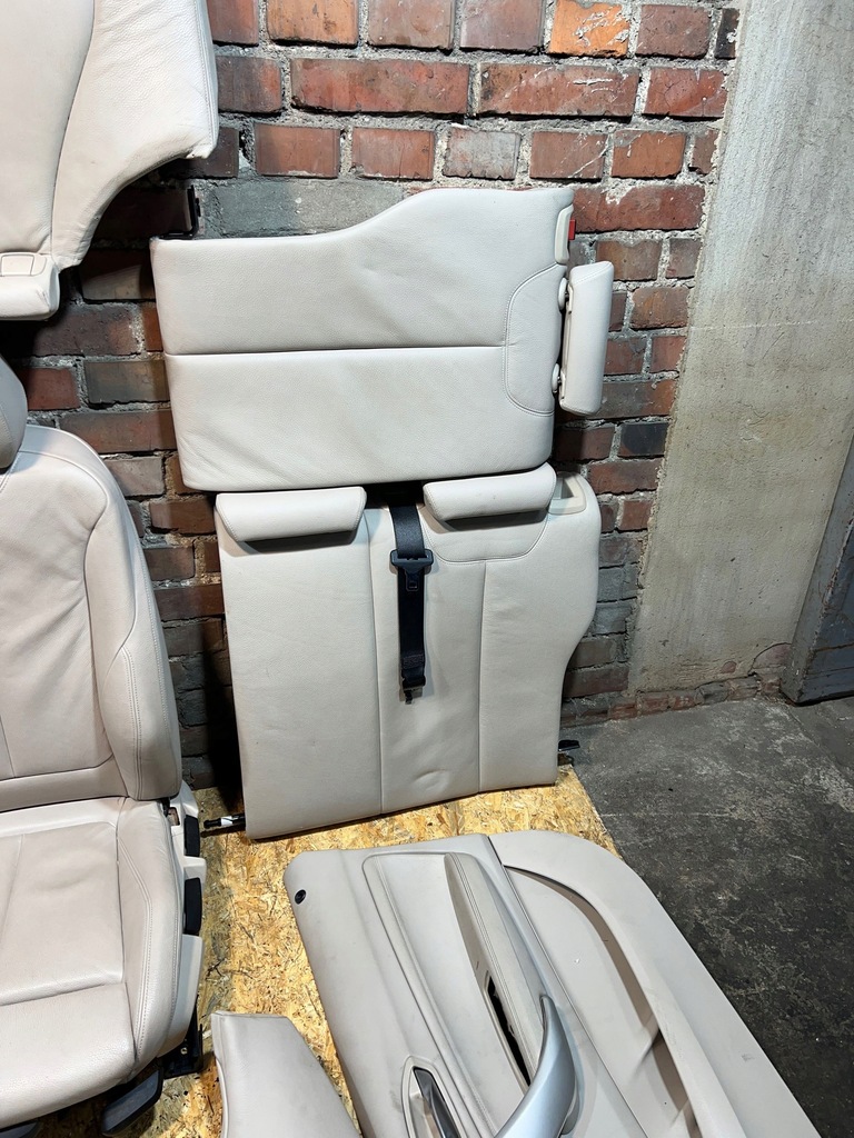 ΚΑΘΙΣΜΑΤΑ BMW 1 F20 UK, ΔΕΡΜΑΤΙΝΟ ΣΕΤ OYSTER ΜΗ ΘΕΡΜΕΝΟΠΟΙΗΜΕΝΟ, ΑΓΓΛΙΚΗ ΕΚΔΟΣΗ Product image