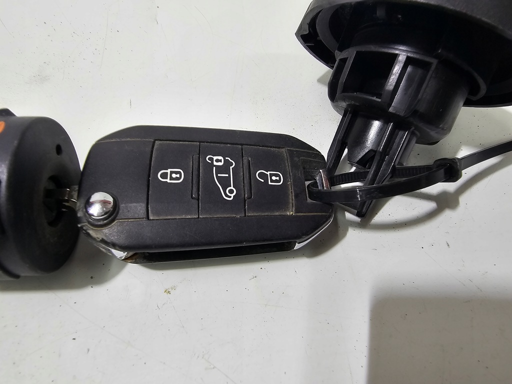 ΔΙΑΚΟΠΤΗΣ ΑΝΕΦΛΕΞΗΣ ΚΑΥΣΙΜΟ ΚΑΠΑΚΙ OPEL COMBO E 18- #6687 Product image