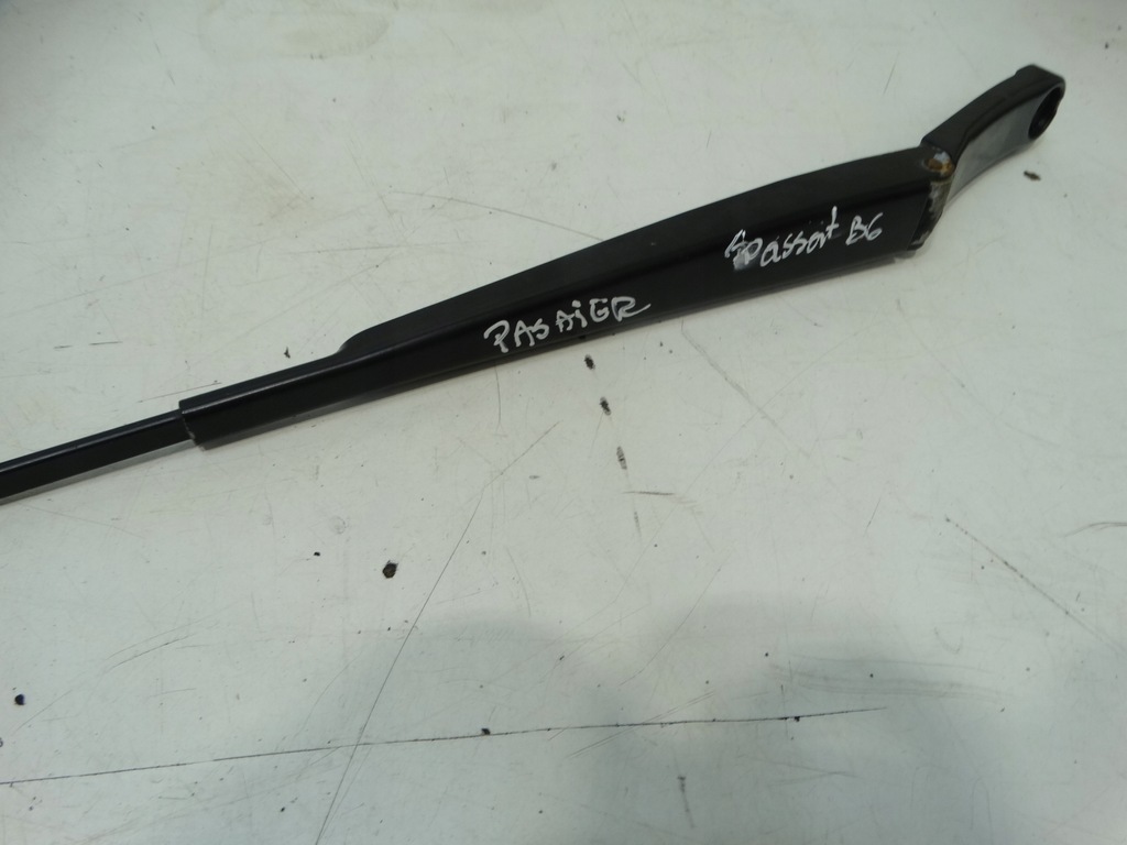 Βραχίονας Υαλοκαθαριστήρα ΔΕΞΙ VOLKSWAGEN PASSAT B6 COMBI 3C1955410B Product image
