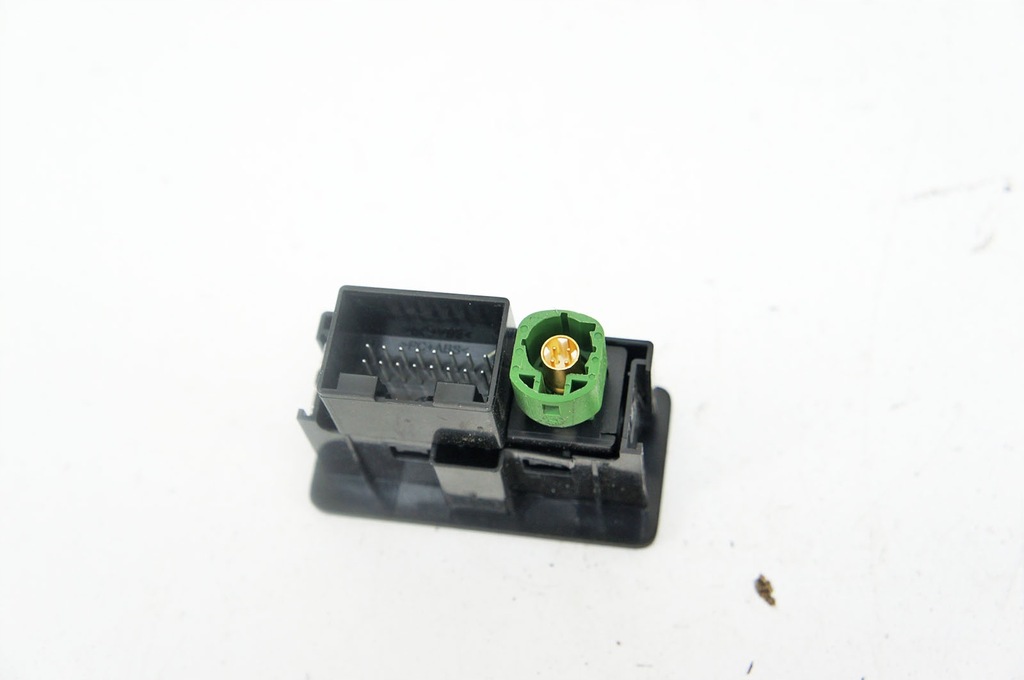 Υποδοχή RF270 Seat Leon III FR Θύρα USB 5F0035222C 5Q0035736 Product image