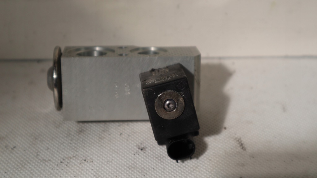 VOLVO V60 II 2.0 T6 PLUG IN HYBRID AIR CONDITIONING VALVE EXANSION VALVE 31497261 Product image