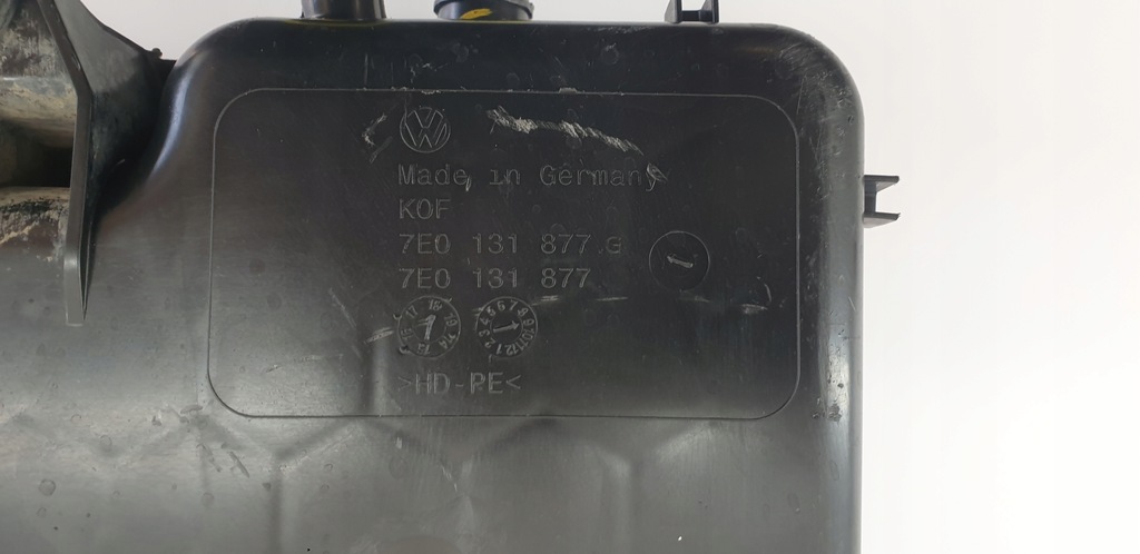 ADBLUE TANK PUMP VW T5 T6 MULTIVAN 7E0131877G 0444040011 5Q0131969C Product image