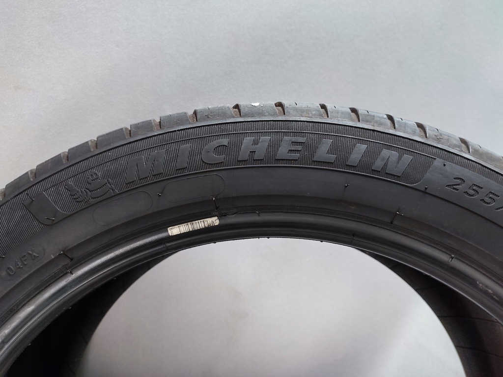 1X MICHELIN PILOT SPORT EV SUMMER TIRE 255/45/20 Product image