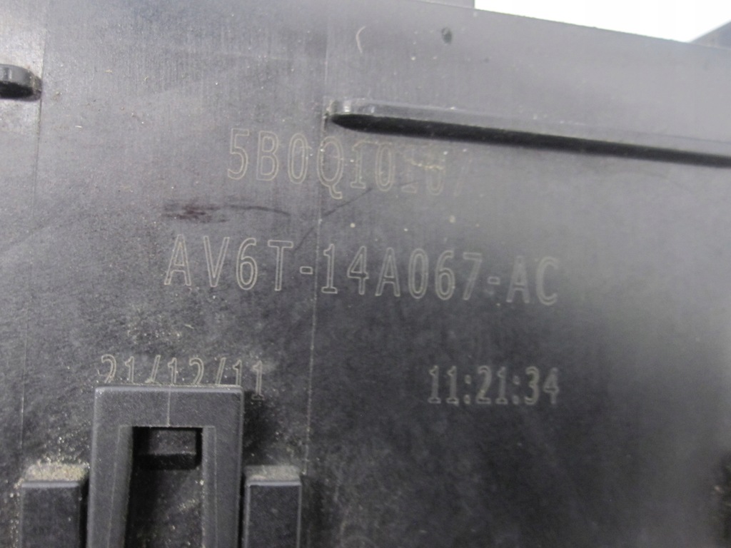 Ford Focus MK3 III 12R Κουτί Ασφαλείας AV6T-14A142-AB AV6T-14A067-AC Product image