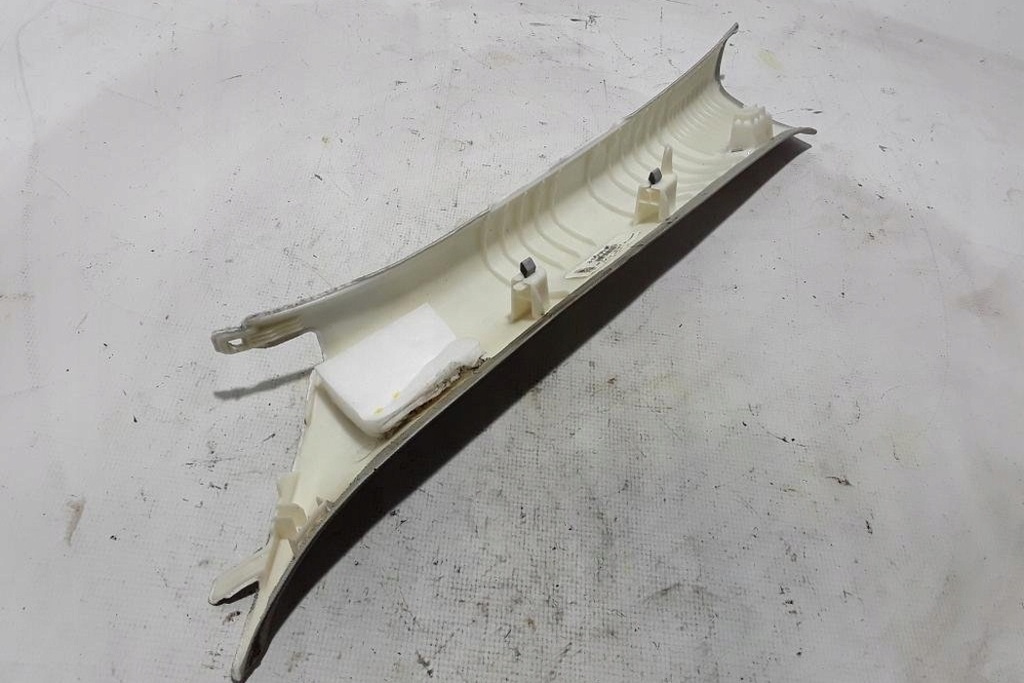 Μπροστά δικαιώματα κάλυμμα πυλώνα Volvo 31479193 2.0L βενζίνη 2022 Product image