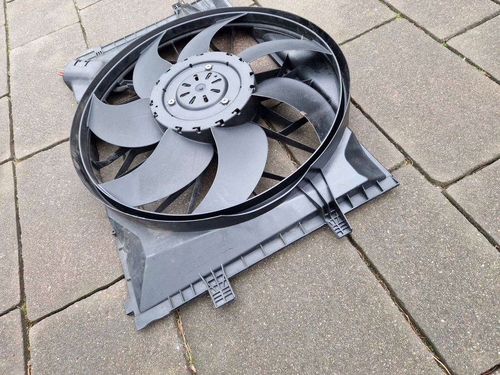 C-Class W203 Άλλες κατοικίες με ανεμιστήρα 400W A2035001593 A2035400688 2006 Product image