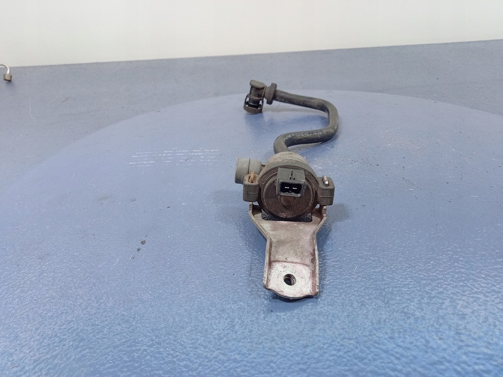 BMW X6 E71 E70 4.4 N63 VACUUM VALVE 7619298 Product image