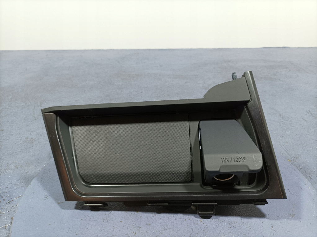 Lexus UX 250H Θάλαμος αποθήκευσης Καταστροφή 2 PIN 58813-76010 Product image