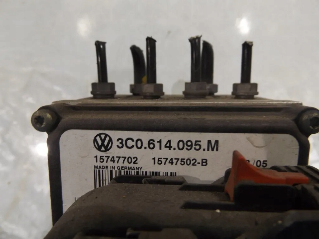 PASSAT B6 1.6FSI ΑΝΤΛΙΑ ABS 3C0614095m Product image