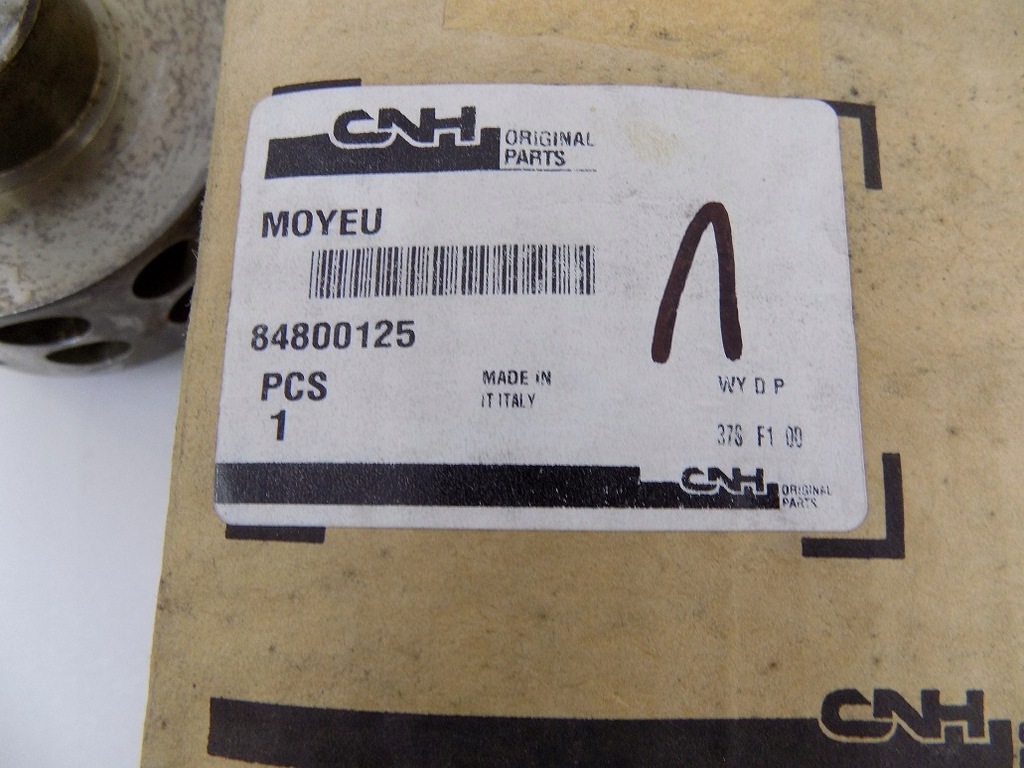 CNH HUB 84800125 CASE 2050 2040 2030 NEW HOLLAND 720CG Product image