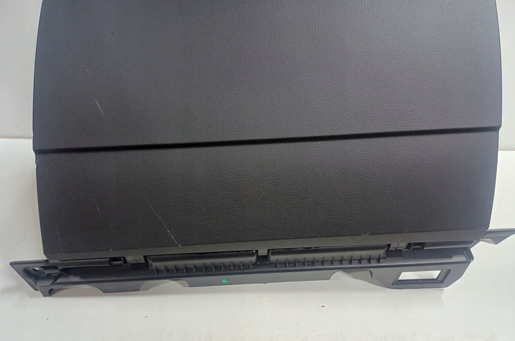 Θλίψη επιβατών VW Passat B8 Black Europe Product image