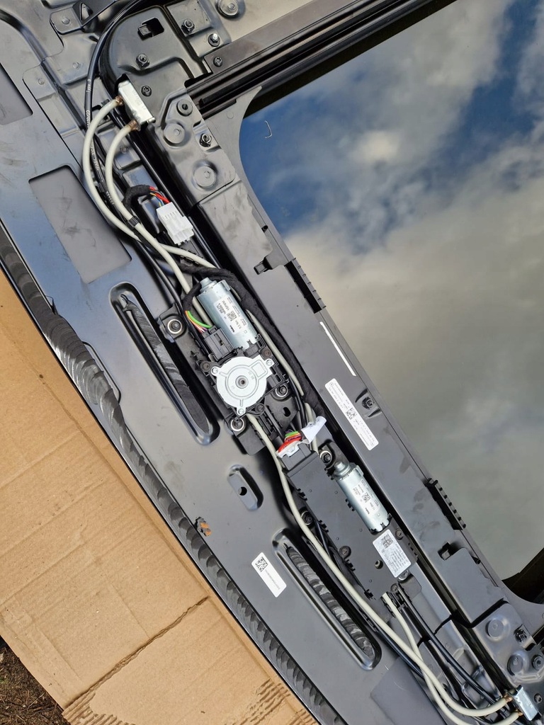 Mercedes GLC 254 Panorama Roof Sunroof Product image