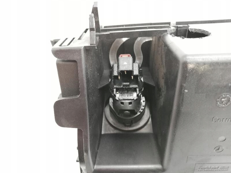Mercedes-Benz E T-T-Model (S211) A2116802852 2.2L Diesel 2008 Ashtray Product image