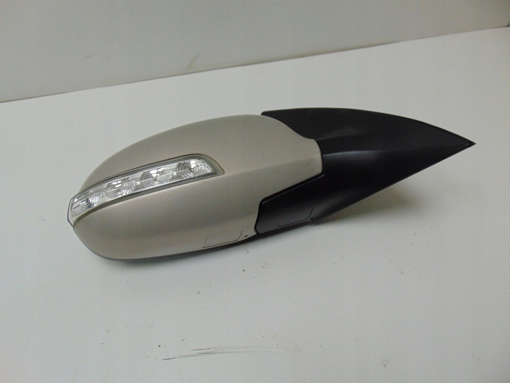 ΚΑΘΡΕΠΤΗΣ ΔΕΞΙΟΣ HYUNDAI I30 1 LIFT 8 PIN EUROPA 87620-2R700 Product image