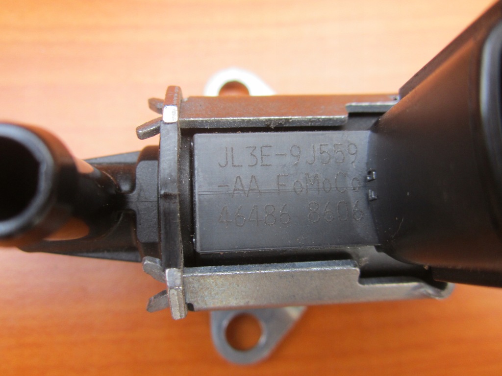 MUSTANG 5.0 GT MANIFOLD VACUUM VALVE JL3E-9J559-AA JR3E-9S455-CC Product image