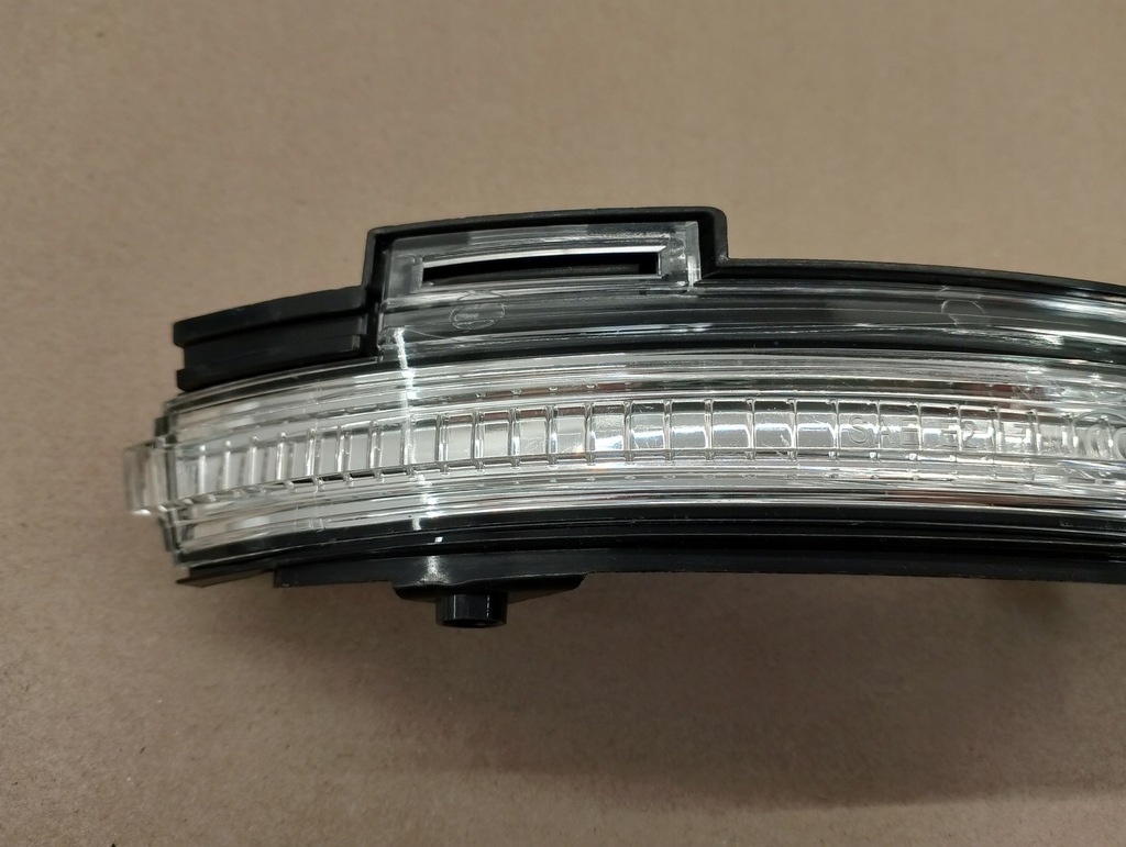 Ένδειξη δεξιού καθρέφτη VW TOUAREG III Product image
