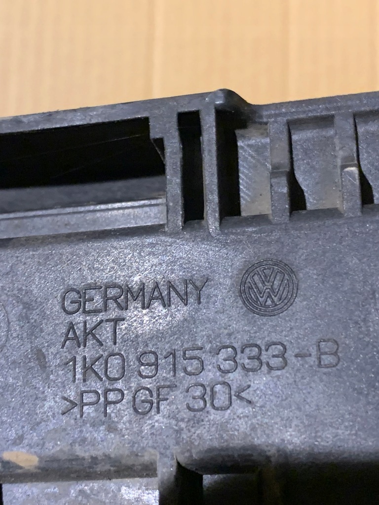 ΒΑΣΗ ΜΠΑΤΑΡΙΑΣ 1K0915333B GOLF V TOURAN A3 Product image