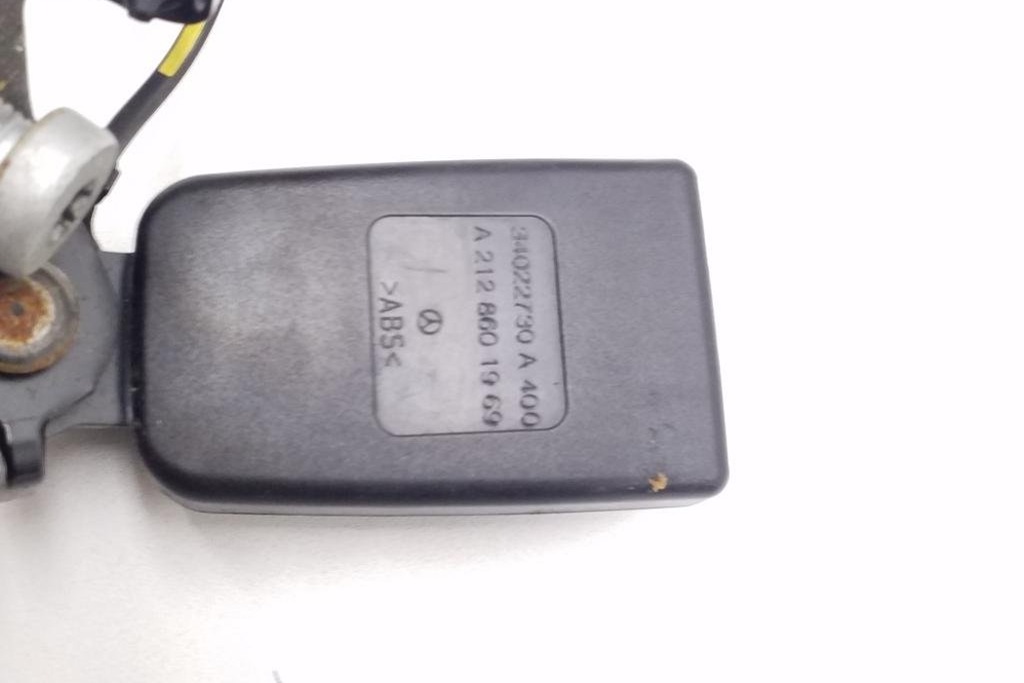 Mercedes-Benz E (W212) A2128601969 2.1L Σφιγκτήρας πίσω καθισμάτων Product image