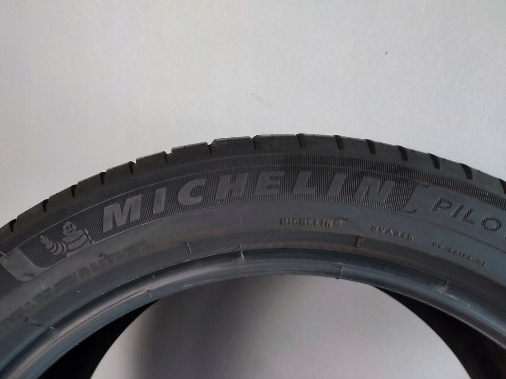 1X MICHELIN PILOT SPORT EV SUMMER TIRE 255/45/20 Product image