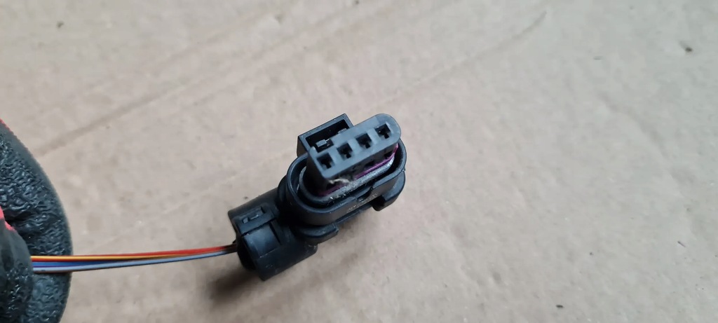 A5 8W PLUG CONNECTOR 4F0973704 A4 B9 8W Q5 VW AUDI Product image