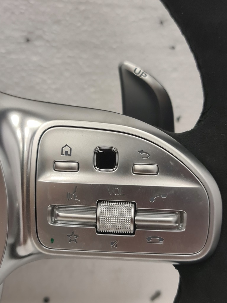 Θερμαινόμενο τιμόνι Carbon Alcantara Mercedes AMG Product image