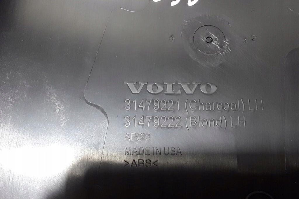 Αριστερή πλευρά του Volvo Post 31479221 2.0L βενζίνη 2022 Product image