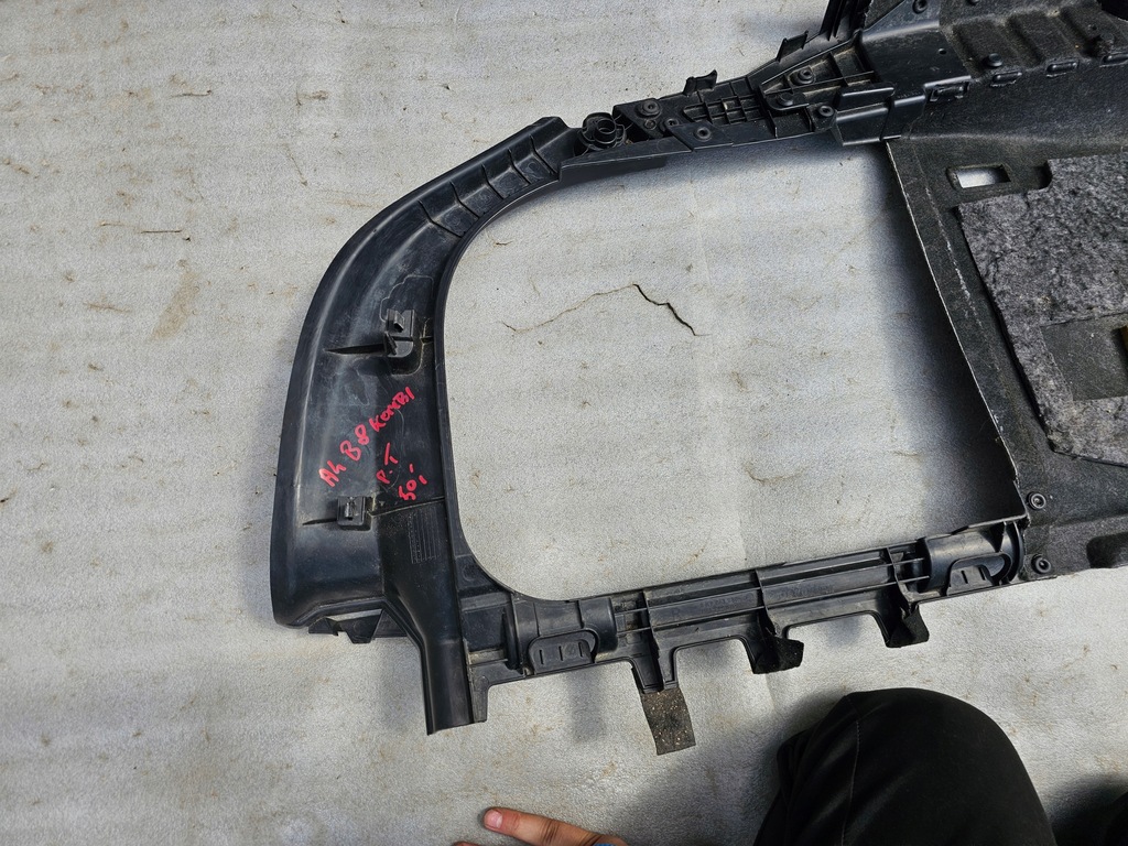 AUDI A4 B8 COMBI ΤΑΠΙΣΤΡΙΑ ΠΛΕΥΡΑ ΚΟΡΜΟΥ, ΔΕΞΙΑ 8K9863880 Product image