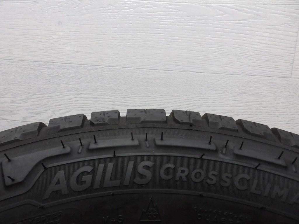 Ελαστικό Michelin Agilis CrossClimate για όλες τις εποχές 215/60/17C 109/107T Product image