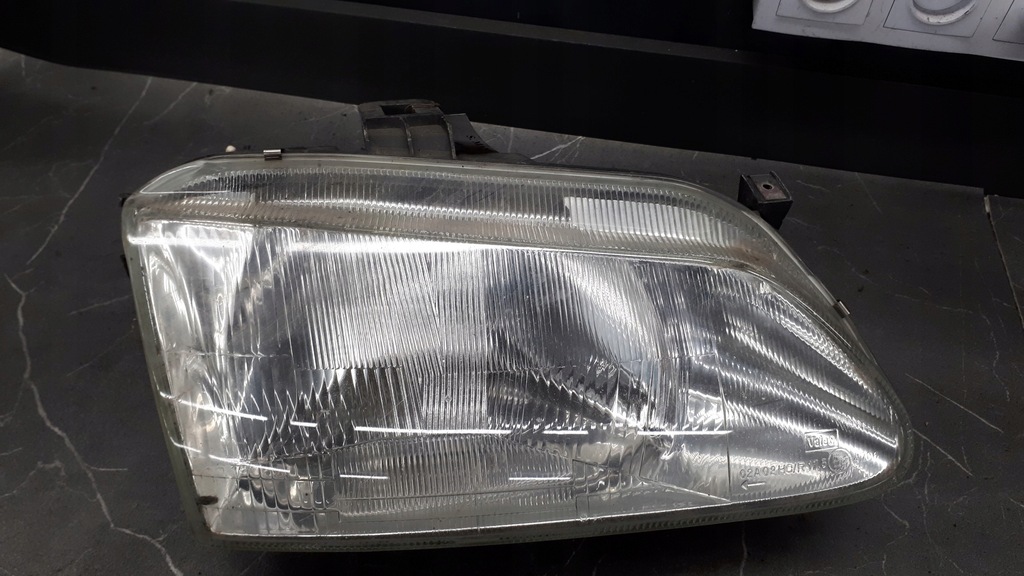 εμπρός δεξιός προβολέας Renault Megane I Valeo Product image