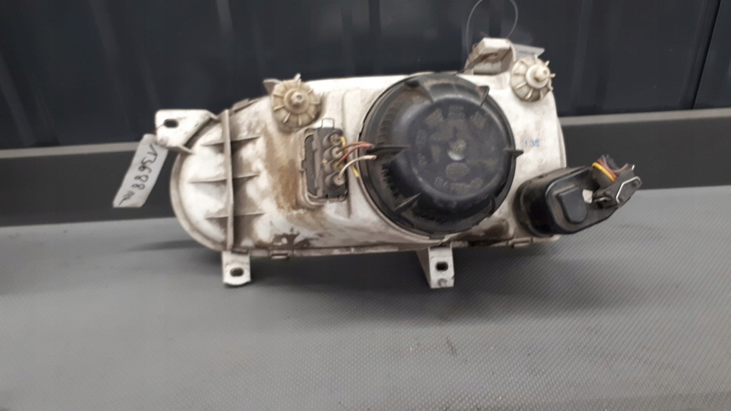 138862-00 Δεξιά προβολέας VW Golf III Hella Product image
