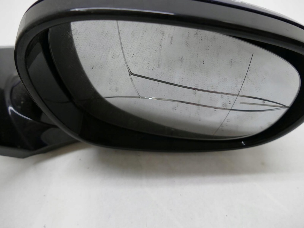 BMW E82 E81 E87 LIF M-PAK ΔΕΞΙ ΚΑΘΡΕΠΤΗΣ 381 5p ΗΝΩΜΈΝΟ ΒΑΣΊΛΕΙΟ Product image