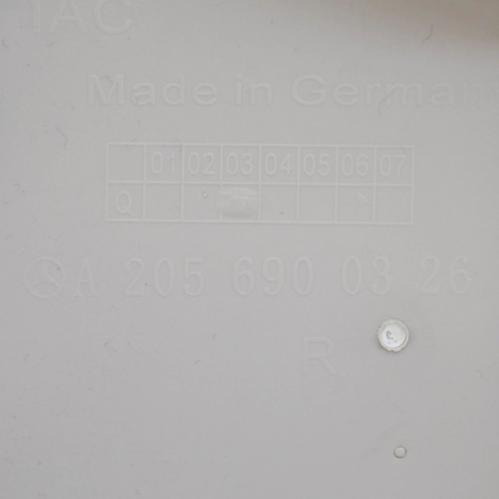 Mercedes-Benz C W205 2014 Δεξιά πλευρά πάνω από το κάλυμμα / β Product image