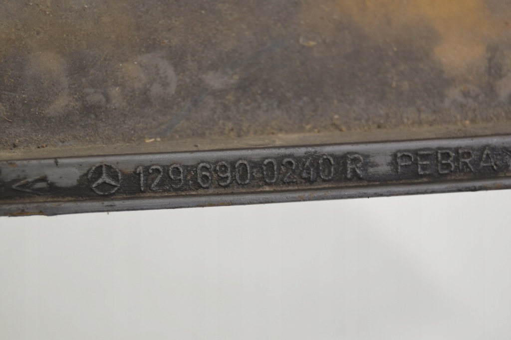SIATKA KRATKA LISTWA BŁOTNIKA PRAWA MERCEDES R129 SL 500SL 1296980274 Product image