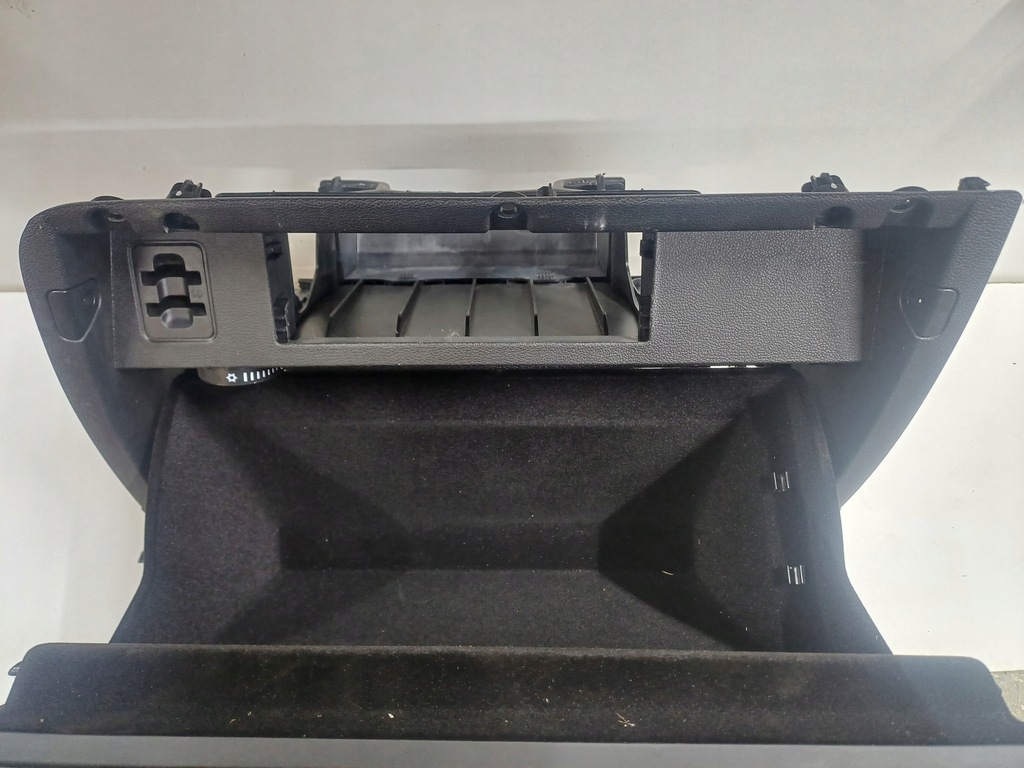 Θλίψη επιβατών VW Passat B8 Black Europe Product image