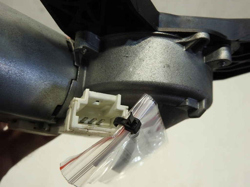 FLAP WIPER MOTOR RENAULT CLIO III COMBI 8200311486 Product image